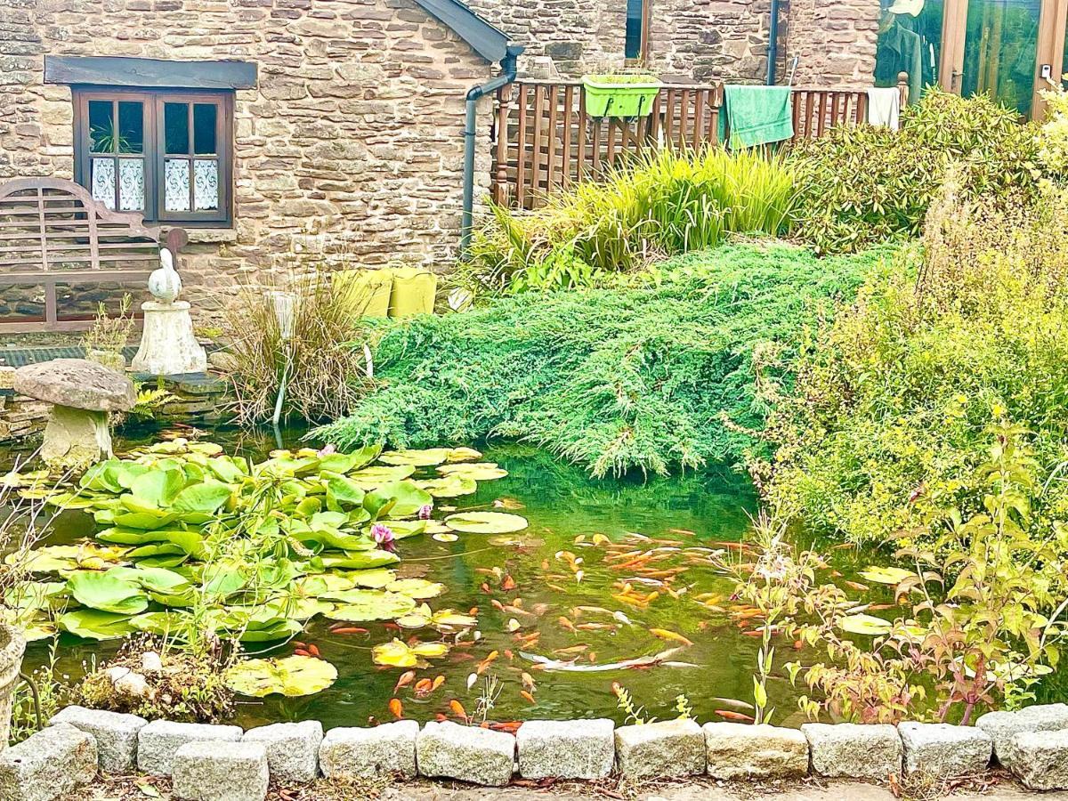 Rural Stone Barn With Log Burner, Tranquil Setting Holiday home
