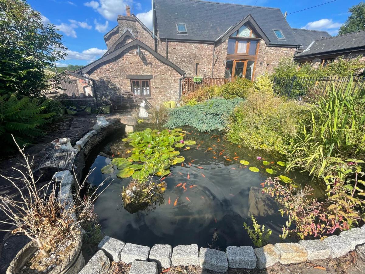Rural Stone Barn With Log Burner, Tranquil Setting Holiday home *