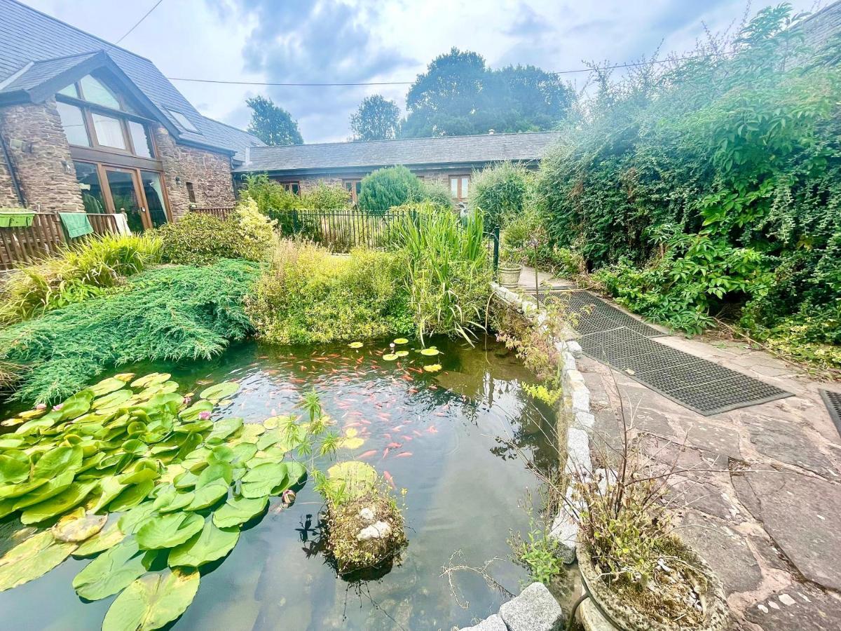 Rural Stone Barn With Log Burner, Tranquil Setting Holiday home