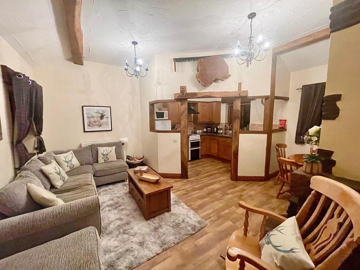 Holiday home Rural Stone Barn With Log Burner, Tranquil Setting Usk
