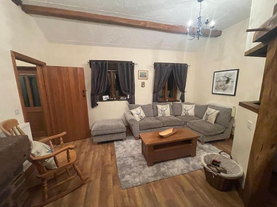 Rural Stone Barn With Log Burner, Tranquil Setting * Usk
