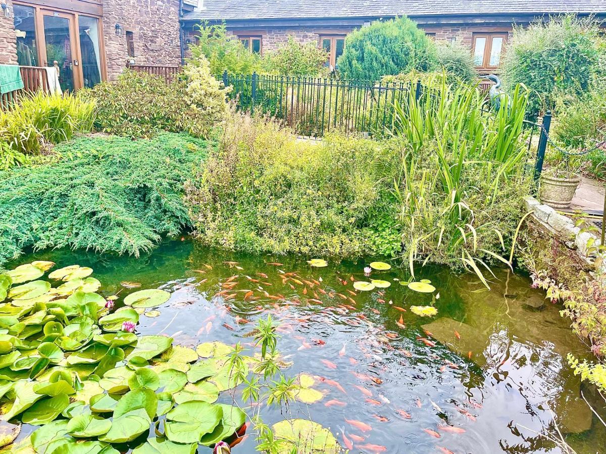 Rural Stone Barn With Log Burner, Tranquil Setting Holiday home *