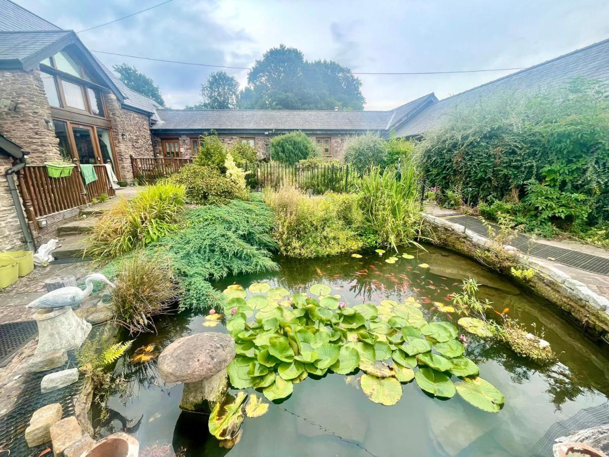 Rural Stone Barn With Log Burner, Tranquil Setting Holiday home *
