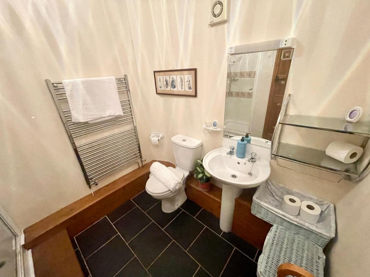 Rural Stone Barn With Log Burner, Tranquil Setting Holiday home *